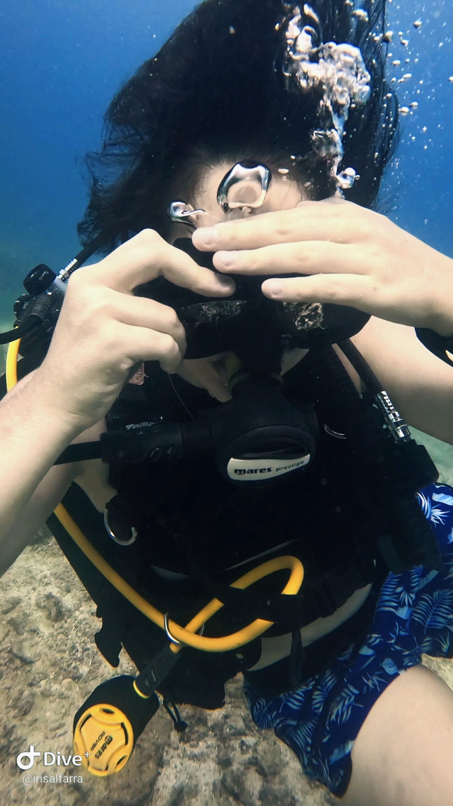 Scuba diving student practicing mask clearing skill underwater during Open Water course training in Koh Tao – beginner scuba lessons with Dive In Koh Tao.